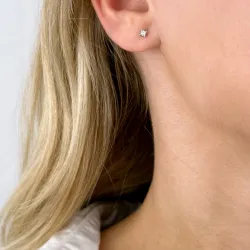 2 x 0,05 ct lab grown diamant solitäreörhängestift i 14 karat vitguld med lab grown diamant 