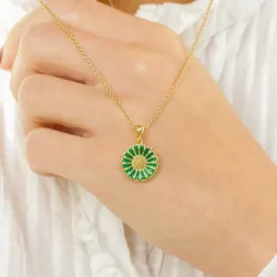 14,5 mm prästkrage mörkgrön hängen i förgyllt silver - Marie