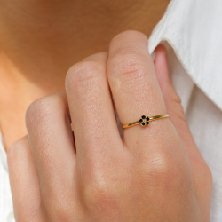 5 mm prästkrage sort ring i förgyllt silver - Majse