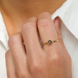 5 mm prästkrage sort ring i förgyllt silver - Maggie