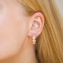 prästkrage rosa örhängestift i förgyllt silver - Maggie