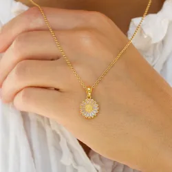 prästkrage lila halsband i förgyllt silver med hängen i förgyllt silver - Marie