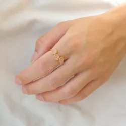 prästkrage rosa ring i förgyllt silver - Maggie