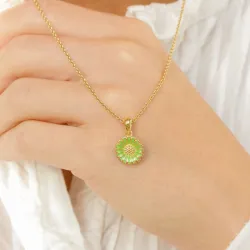 12 mm prästkrage ljusgrön hängen i förgyllt silver - Marie