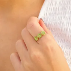 prästkrage ljusgrön ring i förgyllt silver - Maggie