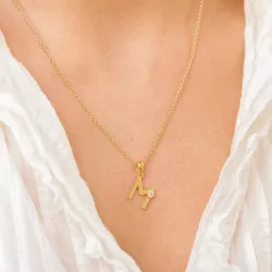 bokstav m hängen i förgyllt silver