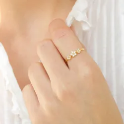 prästkrage vit ring i förgyllt silver - Majse