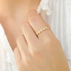 prästkrage vit ring i förgyllt silver - Majse