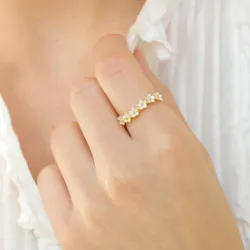 prästkrage vit ring i förgyllt silver - Majse