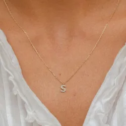 bokstav s zirkon halskedja med berlocker i 8 karat guld - My Letter