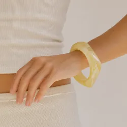 gul bangle i harts - AURA