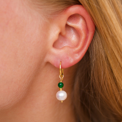 långa grön onyx örhängen i förgyllt silver - Loom Stones