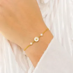 prästkrage pärla armband i förgyllt silver