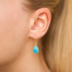 droppe syntetisk turkis örhängen i förgyllt silver - Loom Stones
