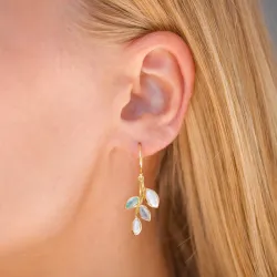 blad vit kristal örhängen i förgyllt silver - Loom Stones