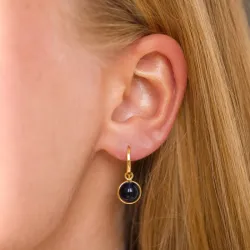 runda syntetisk blå safir örhängen i förgylld mässing - Loom Stones