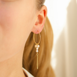 långa pärla kedja örhängen i förgylld mässing - Eliné