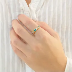 blå kristal ring i förgylld mässing - Eliné