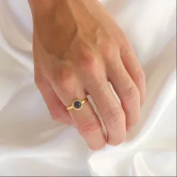 mörkblå kristal ring i förgylld mässing - Eliné