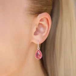 rosa kristal örhängen i försilvrad mässing - Loom Stones