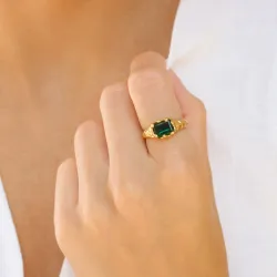 grön kristal ring i förgylld mässing - Eliné