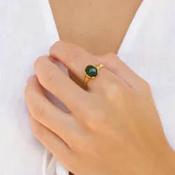 grön kristal ring i förgylld mässing - Eliné