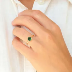 grön kristal ring i förgylld mässing - Loom Stones