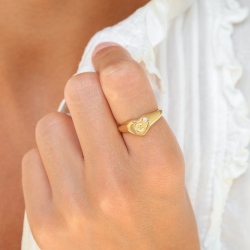 bokstav c zirkon ring i förgylld mässing
