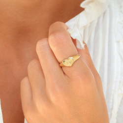 bokstav d zirkon ring i förgylld mässing