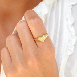 bokstav l zirkon ring i förgylld mässing