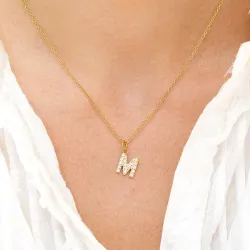 vattentät bokstav m zirkon halskedja med berlocker i förgyllt stål - OCEANA