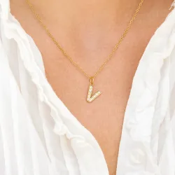 vattentät bokstav v zirkon halskedja med berlocker i förgyllt stål - OCEANA