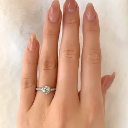 rund vit zirkon ring i rhodinerat silver