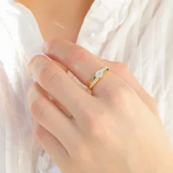 Elegant rund zirkon ring i förgyllt silver