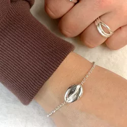 mussla armband i silver med hängen i silver