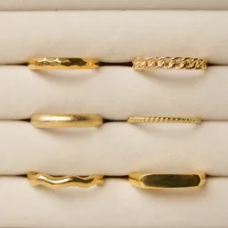 vridet ring i förgyllt silver