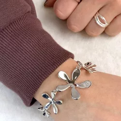 Blommor armband i silver med hängen i silver
