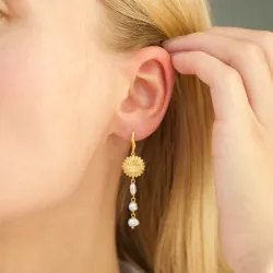 långa blommor kedja örhängen i förgylld mässing - Eliné