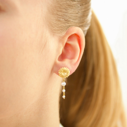 blommor pärla kedja örhängen i förgylld mässing - Eliné