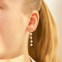 blommor pärla kedja örhängen i förgylld mässing - Eliné